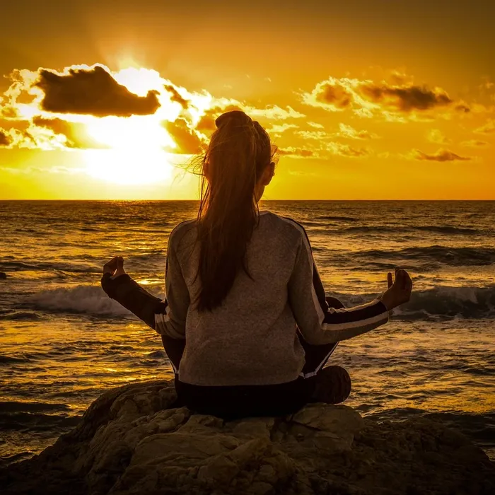 eva-mendes-meditation